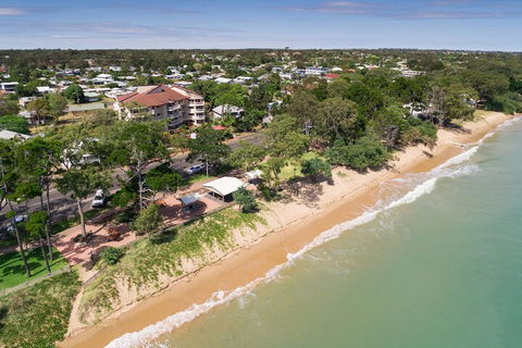 Charlton Apartments - Redcliffe Tourism 1