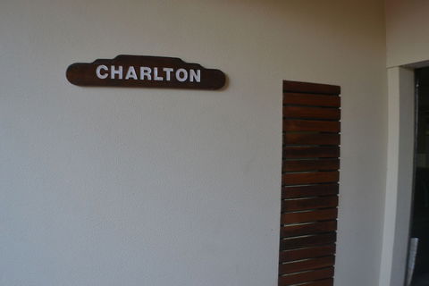 Charlton Apartments - Redcliffe Tourism 7
