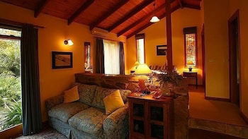 Wombat Hills Cottages - Redcliffe Tourism 2