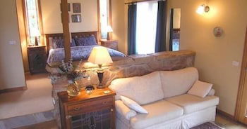 Wombat Hills Cottages - Redcliffe Tourism 5