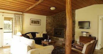 Wombat Hills Cottages - Redcliffe Tourism 4