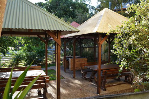 Rainbow Getaway Holiday Apartments - Redcliffe Tourism 1