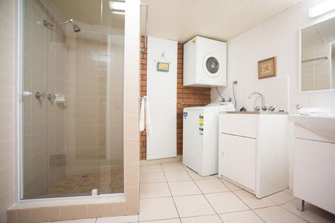 Northpoint Holiday Apartments - Redcliffe Tourism 3