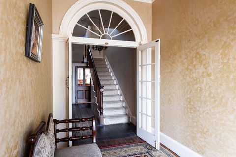 Fitzpatrick's Inn - Redcliffe Tourism 2