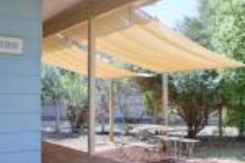 Saltaire Cottages - Redcliffe Tourism 0