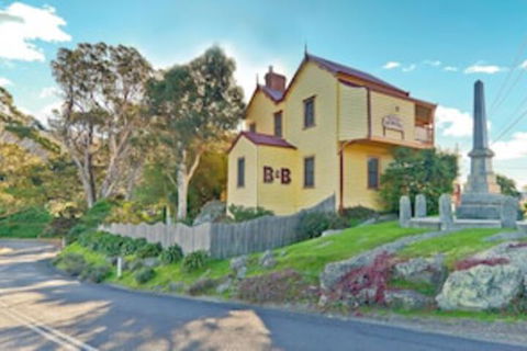 Two Story Bed & Breakfast - Redcliffe Tourism 0