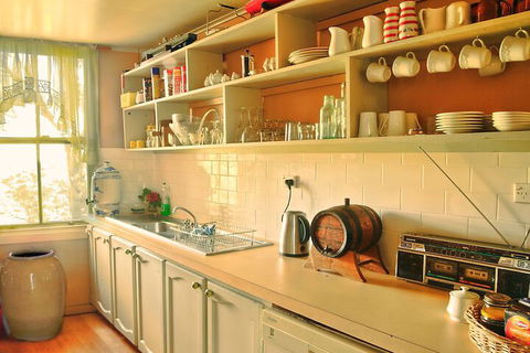 Two Story Bed & Breakfast - Redcliffe Tourism 3