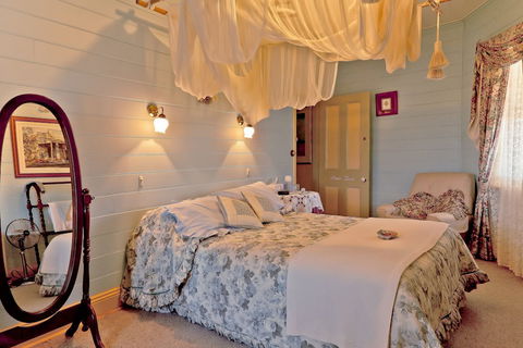 Two Story Bed & Breakfast - Redcliffe Tourism 5