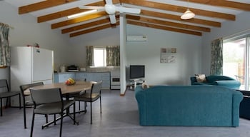 Cervantes Holiday Homes - Redcliffe Tourism 4