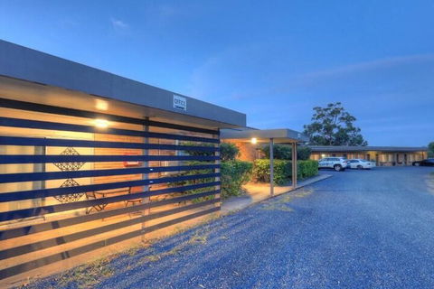 Hilldrop Motor Inn - Redcliffe Tourism 5