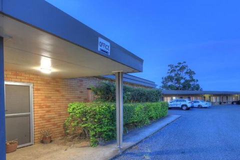 Hilldrop Motor Inn - Redcliffe Tourism 6
