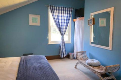 Stanton Bed & Breakfast - Redcliffe Tourism 5
