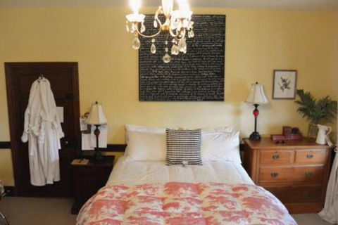 Stanton Bed & Breakfast - Redcliffe Tourism 2