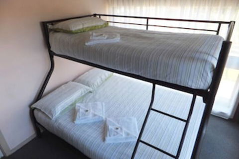 Paradise Holiday Apartments - Redcliffe Tourism 4