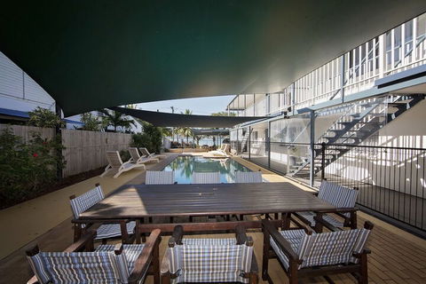 Apollo Jewel Beachfront Apartments - Redcliffe Tourism 7