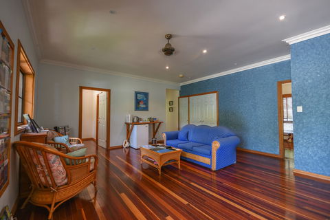 Hibiscus Lodge Bed & Breakfast - Redcliffe Tourism 1
