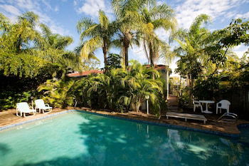 Caralina Court - Redcliffe Tourism 4