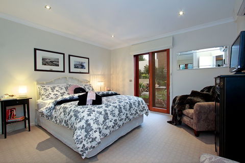 The Guest Room Mt. Martha - Redcliffe Tourism 6