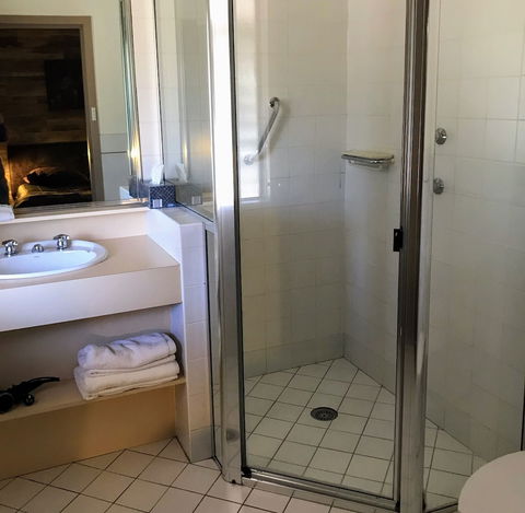 Cottonwood Lodge - Redcliffe Tourism 6