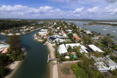 Caribbean Noosa - Redcliffe Tourism 1