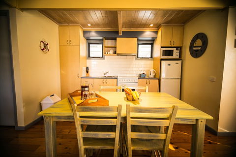 Rayville Boat Houses - Redcliffe Tourism 3