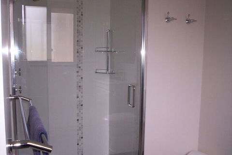 Anchorbell Holiday Apartments - Redcliffe Tourism 7