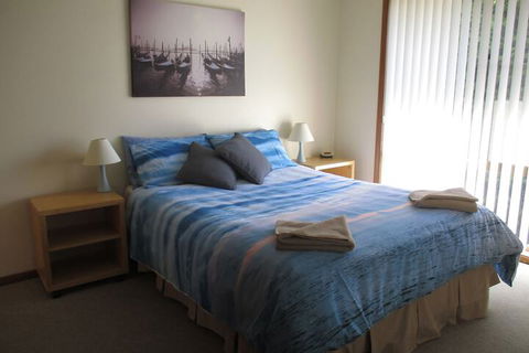 Anchorbell Holiday Apartments - Redcliffe Tourism 6