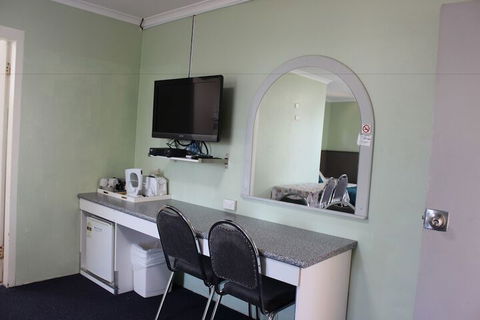 High Mountains Motor Inn - Redcliffe Tourism 4
