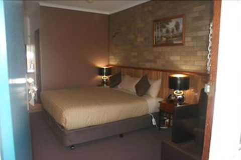 Peppinella Motel - Redcliffe Tourism 5