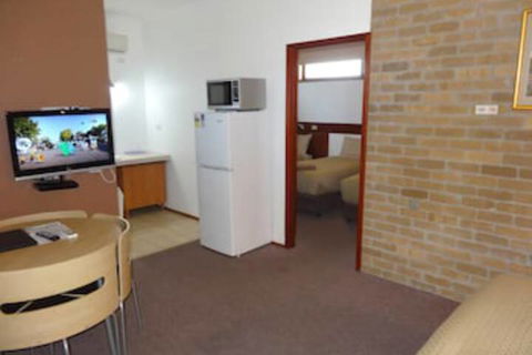 Peppinella Motel - Redcliffe Tourism 2