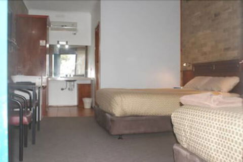 Peppinella Motel - Redcliffe Tourism 3