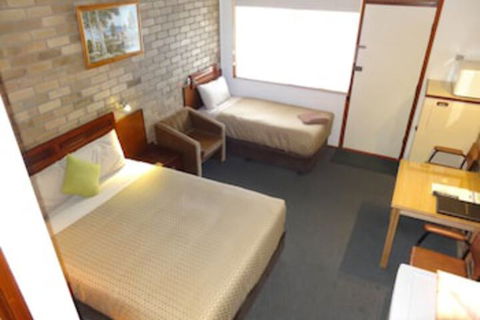 Peppinella Motel - Redcliffe Tourism 4