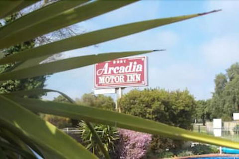 Arcadia Motor Inn - Redcliffe Tourism 4