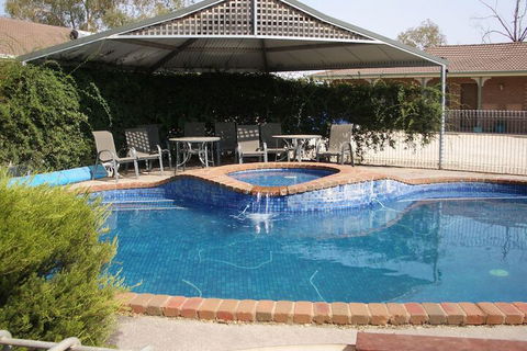 Arcadia Motor Inn - Redcliffe Tourism 6