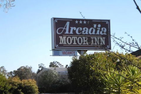Arcadia Motor Inn - Redcliffe Tourism 0