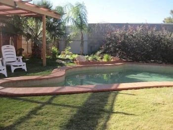 Desert Rose Inn Alice Springs - Redcliffe Tourism 1