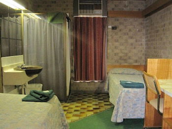 Desert Rose Inn Alice Springs - Redcliffe Tourism 6
