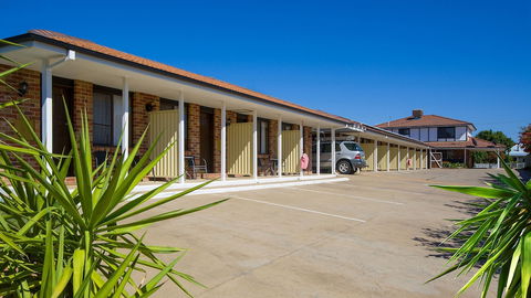 Aalbany Motel - Redcliffe Tourism 0