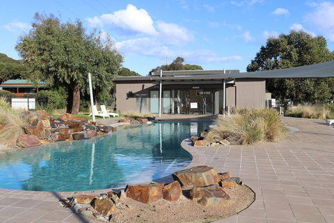 Anglesea Family Caravan Park - Redcliffe Tourism 3