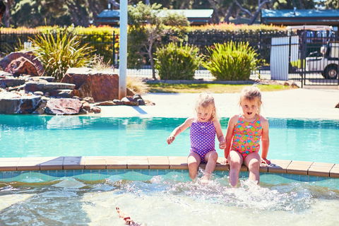 Anglesea Family Caravan Park - Redcliffe Tourism 2