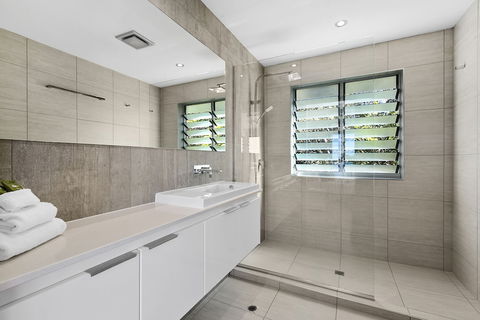 Andari Holiday Apartments - Redcliffe Tourism 3