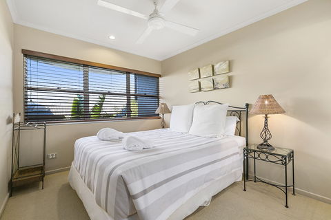 Andari Holiday Apartments - Redcliffe Tourism 1