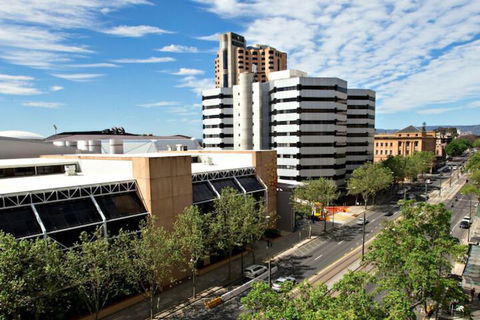 Adelaide DressCircle Apartments North Terrace - Redcliffe Tourism 6