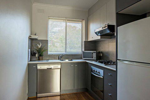 Adelaide DressCircle Apartments Childers Street - Redcliffe Tourism 7