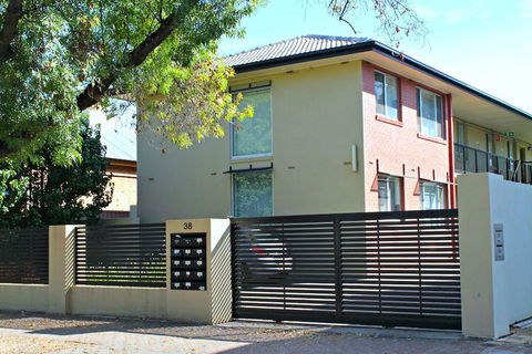 Adelaide DressCircle Apartments Childers Street - Redcliffe Tourism 1