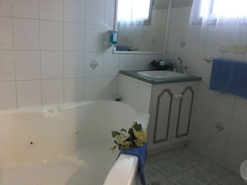 Anchor Belle Motel - Redcliffe Tourism 4