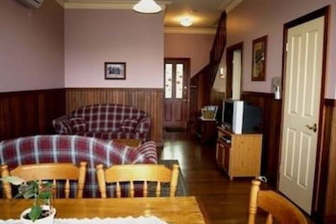 Pemberton Old Picture Theatre Holiday Apartments - Redcliffe Tourism 0