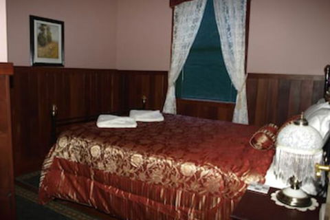 Pemberton Old Picture Theatre Holiday Apartments - Redcliffe Tourism 4