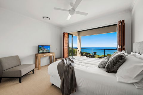 Papillon Coolum - Redcliffe Tourism 3
