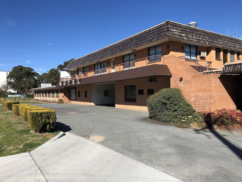 Canberra Lyneham Motor Inn - Redcliffe Tourism 1
